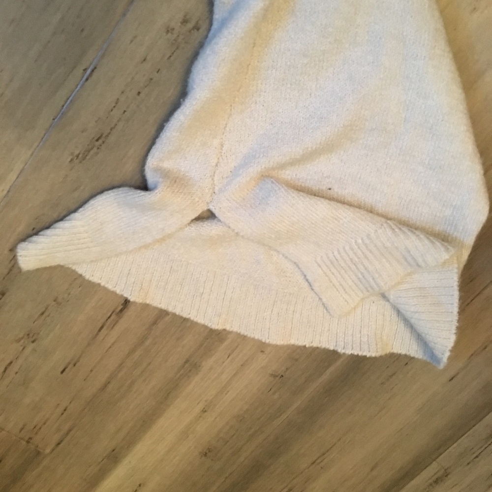 sweater - Picture 6 of 7